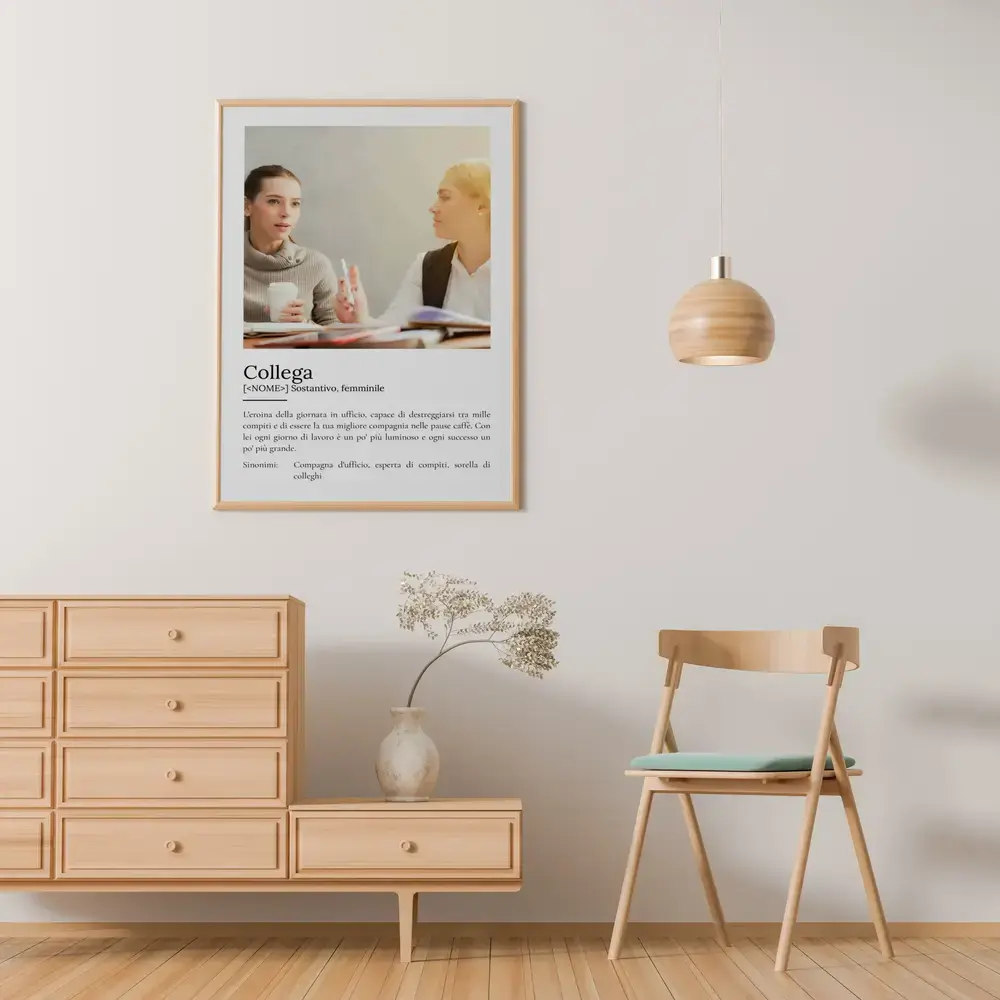 Poster con foto e definizione di collega, in cornice di legno in soggiorno, idea regalo per una collega
