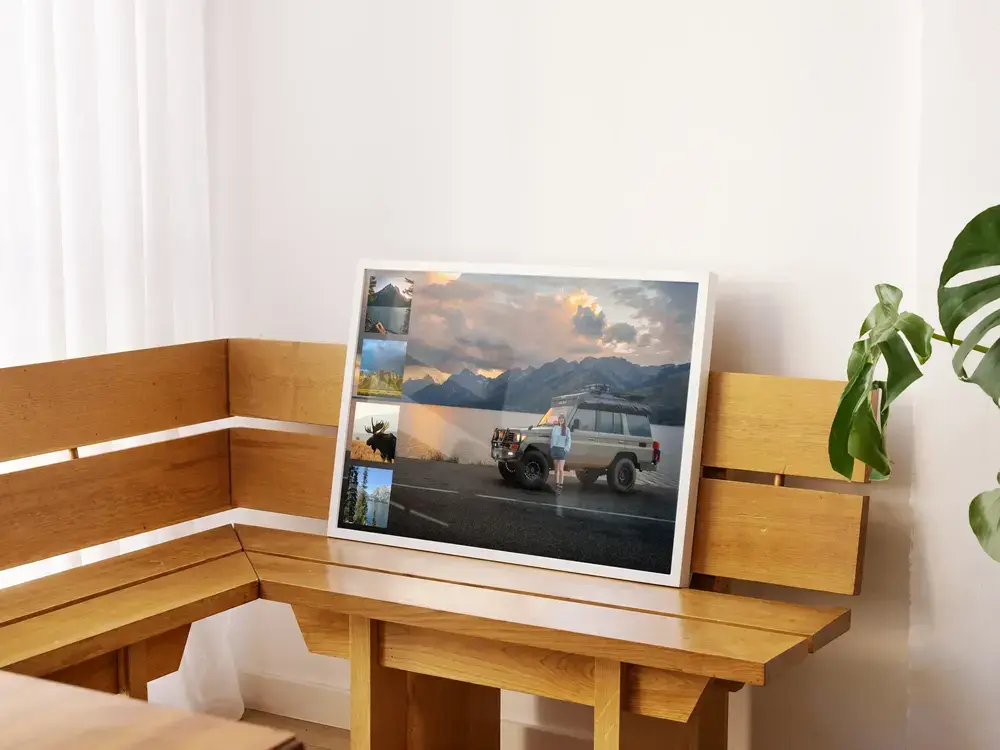 Collage di viaggio con fuoristrada al lago, in cornice bianca su una panca in legno, un regalo ricordo delle vacanze