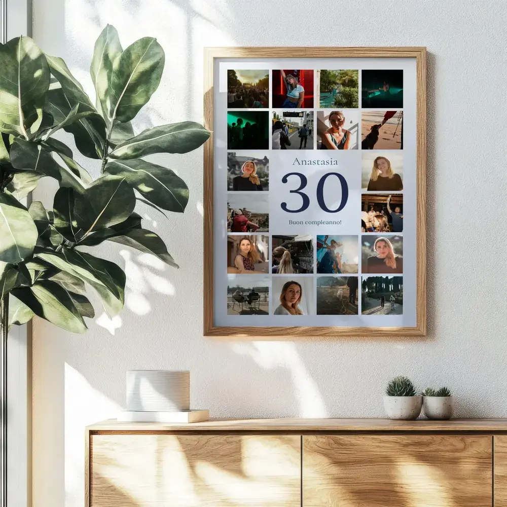 Collage di foto con 30 centrale, in cornice di legno alla parete: un regalo per il 30° compleanno