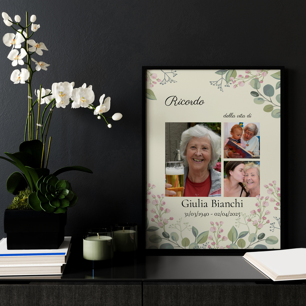 Collage in ricordo di una persona cara con tre foto e fiori, in cornice nera su un mobile accanto a un’orchidea.