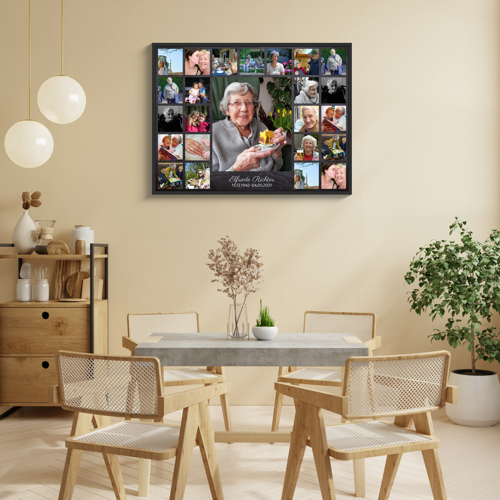 Collage fotografico commemorativo con ritratto e 24 foto, in cornice nera sopra il tavolo da pranzo