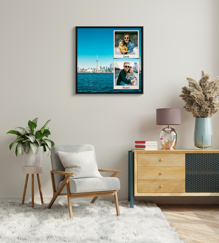 Collage delle vacanze con città e foto Polaroid, incorniciato sopra una poltrona in salotto, regalo per la famiglia